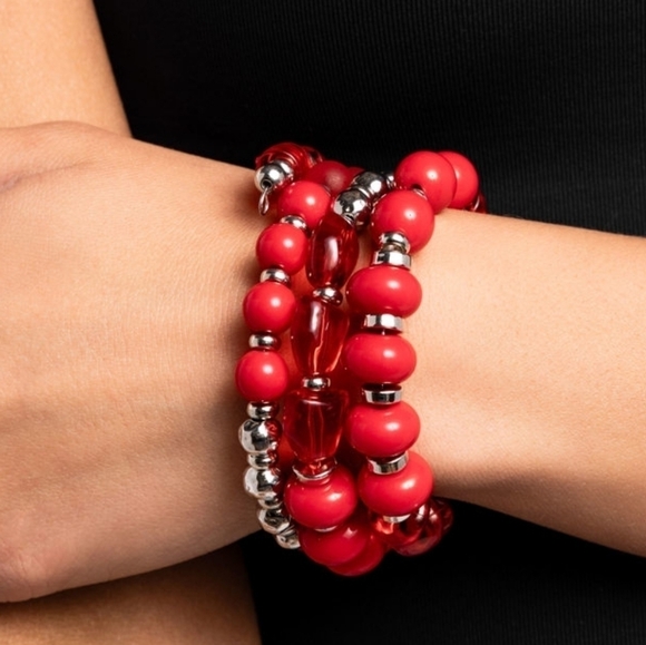 Red jewelry set - Picture 3 of 4